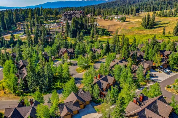 $875,000 | 17 Golden Bench Court, Donnelly, ID 83615