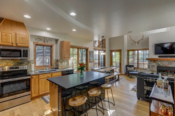 $875,000 | 17 Golden Bench Court, Donnelly, ID 83615