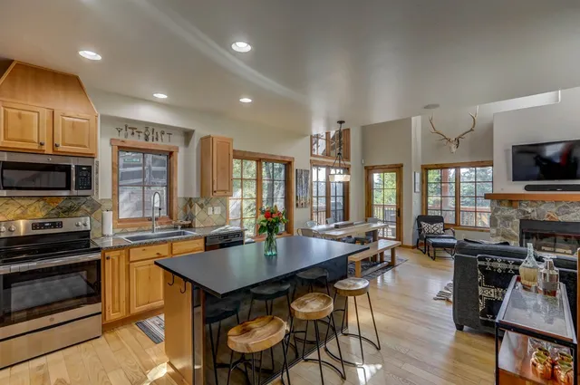 $895,000 | 17 Golden Bench Court, Donnelly, ID 83615