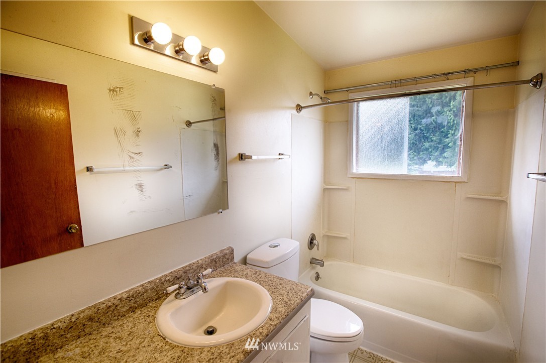 4921 Northeast 7th Place Renton, WA 98059 - Photo 11 of 20 Gallery Image 11