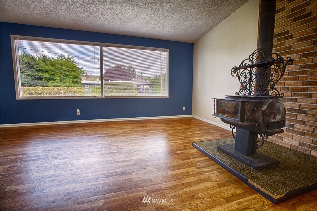 4921 Northeast 7th Place Renton, WA 98059 - Photo 13 of 20 Gallery Image 13