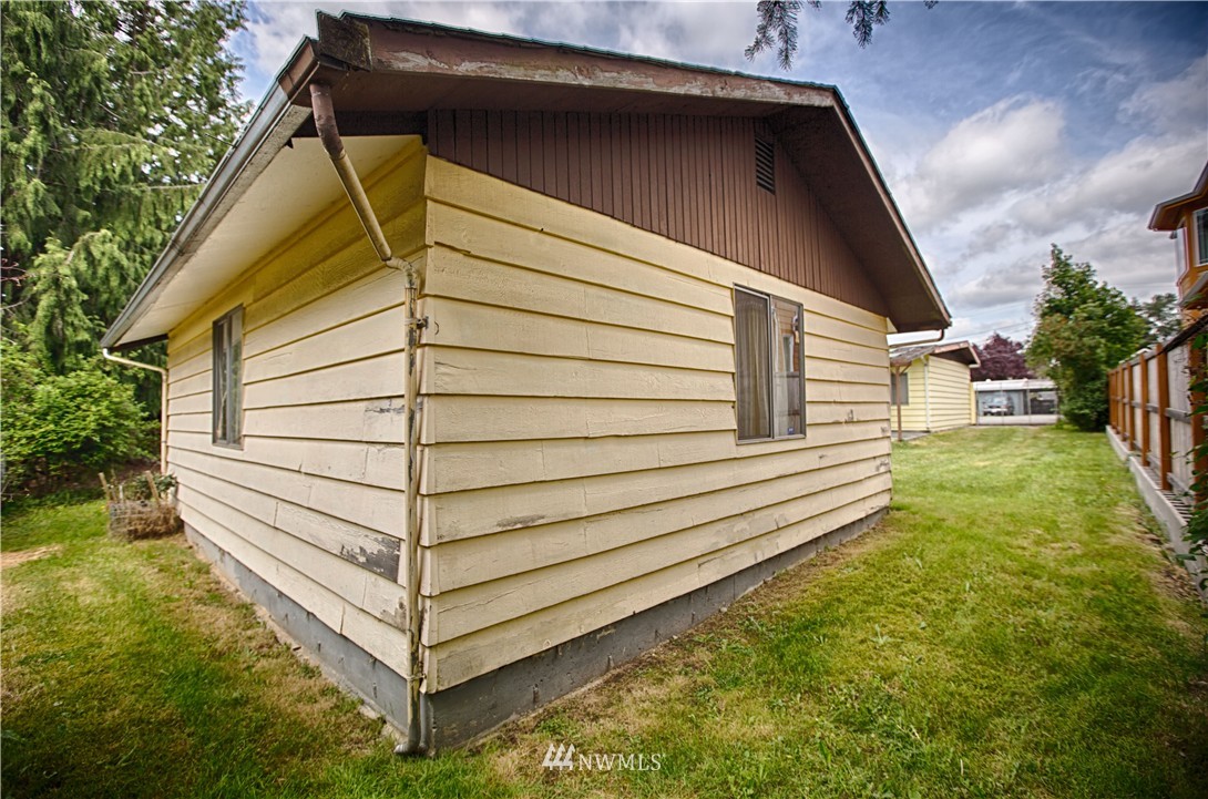 4921 Northeast 7th Place Renton, WA 98059 - Photo 18 of 20 Gallery Image 18