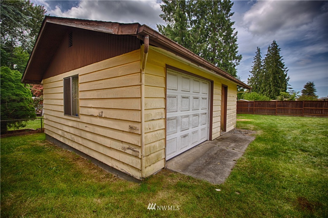 4921 Northeast 7th Place Renton, WA 98059 - Photo 19 of 20 Gallery Image 19