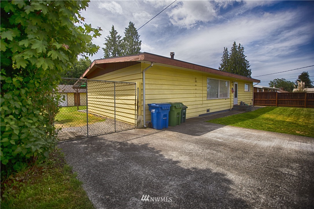 4921 Northeast 7th Place Renton, WA 98059 - Photo 3 of 20 Gallery Image 3