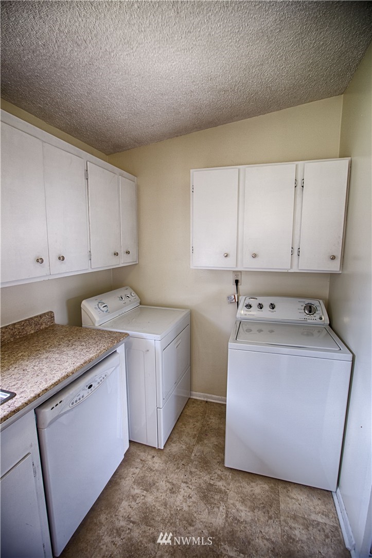 4921 Northeast 7th Place Renton, WA 98059 - Photo 7 of 20 Gallery Image 7
