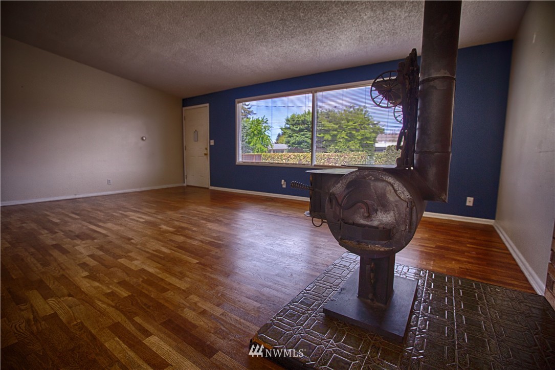 4921 Northeast 7th Place Renton, WA 98059 - Photo 9 of 20 Gallery Image 9