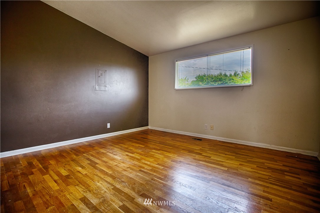 4921 Northeast 7th Place Renton, WA 98059 - Photo 10 of 20 Gallery Image 10