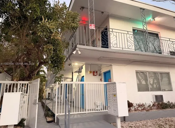 $1,450 | 7717 Byron Avenue, Unit 9, Miami Beach, FL 33141