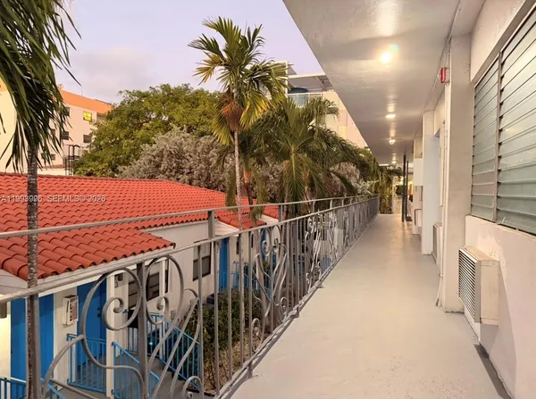 $1,450 | 7717 Byron Avenue, Unit 9, Miami Beach, FL 33141