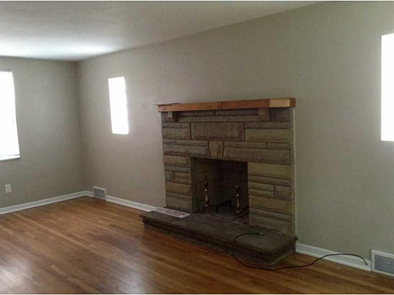 181 Poplar Ridge Road Penn Hills, PA 15235 - Photo 3 of 21 Living Room.
