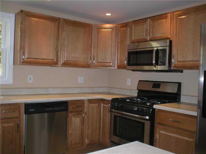 181 Poplar Ridge Road Penn Hills, PA 15235 - Photo 8 of 21 Kitchen.
