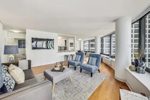 $424,000 | 155 North Harbor Drive, Unit 2404, Chicago, IL 60601