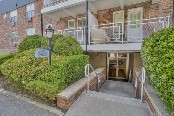 $289,999 | 20 Daley Place, Unit 113, Lynbrook, NY 11563