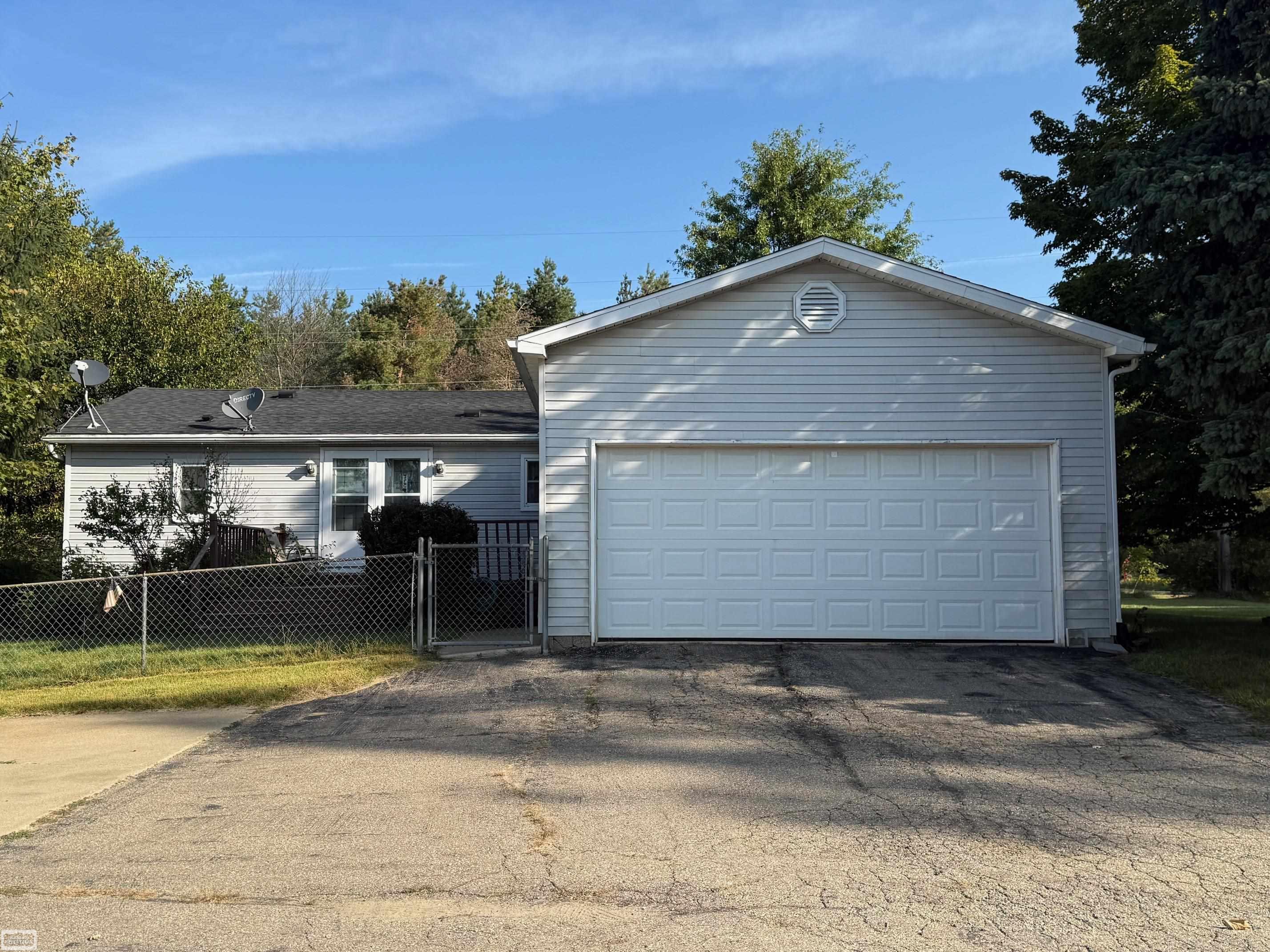 2173 North Youngs Road Attica, MI 48412 - Photo 14 of 24 50190686-fd0e8600-cbb2-4449-a7a7-37e2ea56a915.JPG