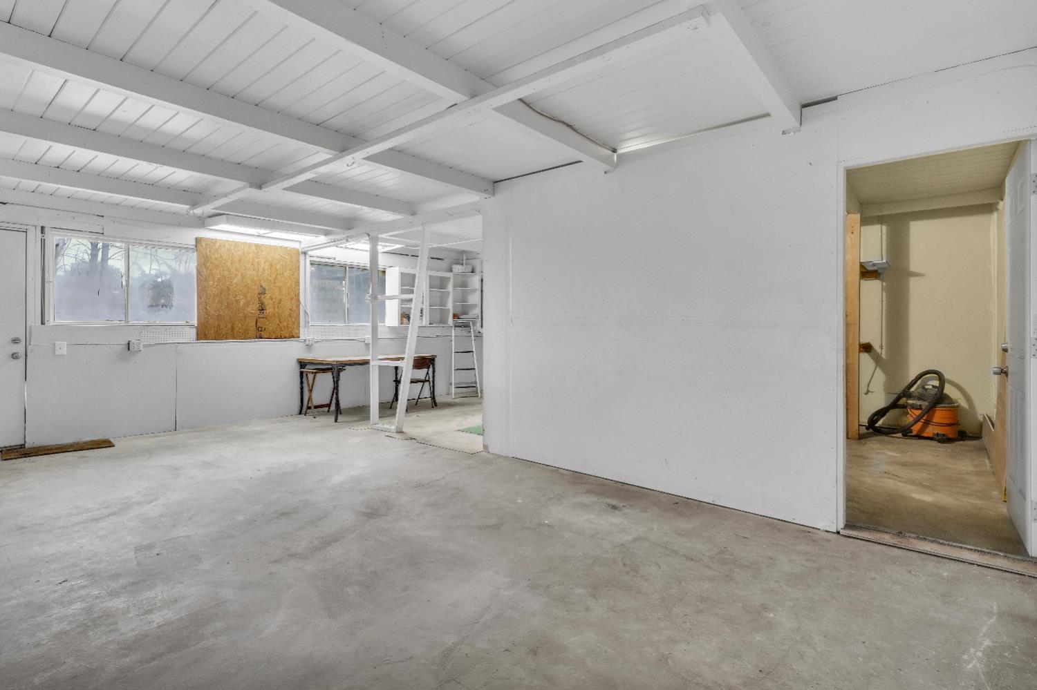2500 Ethan Way Sacramento, CA 95821 - Photo 20 of 28 a view of a livingroom with furniture and a ceiling fan