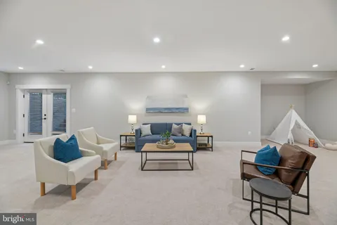 $2,400,000 | 2336 North Oak Street, Falls Church, VA 22046