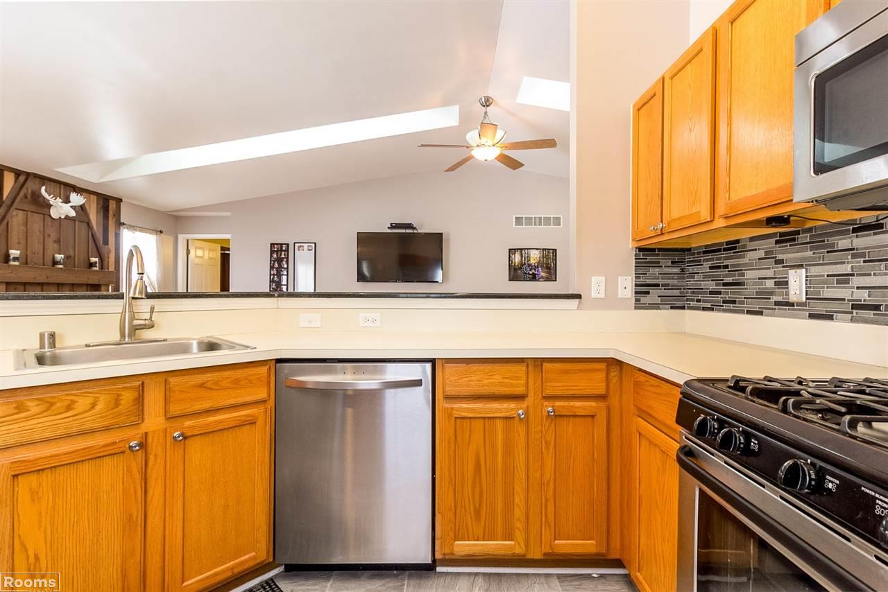 52204 Rivard Road New Baltimore, MI 48047 - Photo 6 of 22 31339528-5.JPG