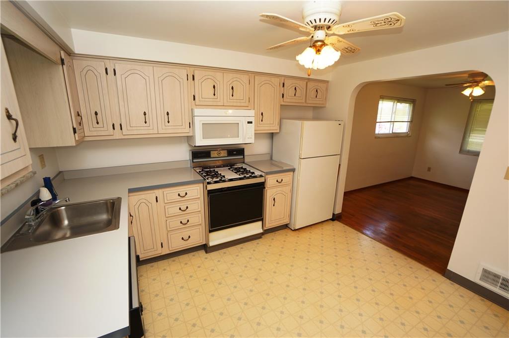 284 Mansfield Road Washington, PA 15301 - Photo 11 of 25 A little old fashion, but perfectly servicable...a gas stove, newer microwave, dishwasher, and refrigerator w ice maker. Vinly flooring...ceiling fan...fresh paint...clean...