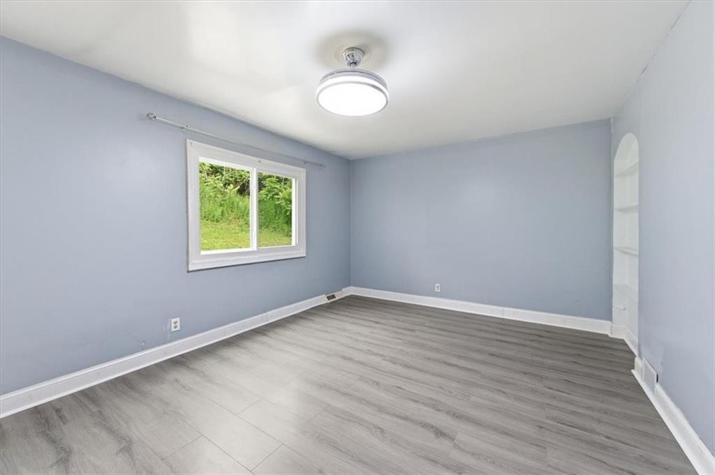 119 Planet Way McKees Rocks, PA 15136 - Photo 6 of 32