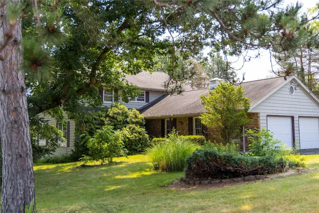 $325,000 | 2 Wellington Drive, Endicott, NY 13760