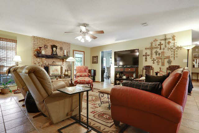10237 Longview Drive West Foley, AL 36535 - Photo 5 of 28 Living Room