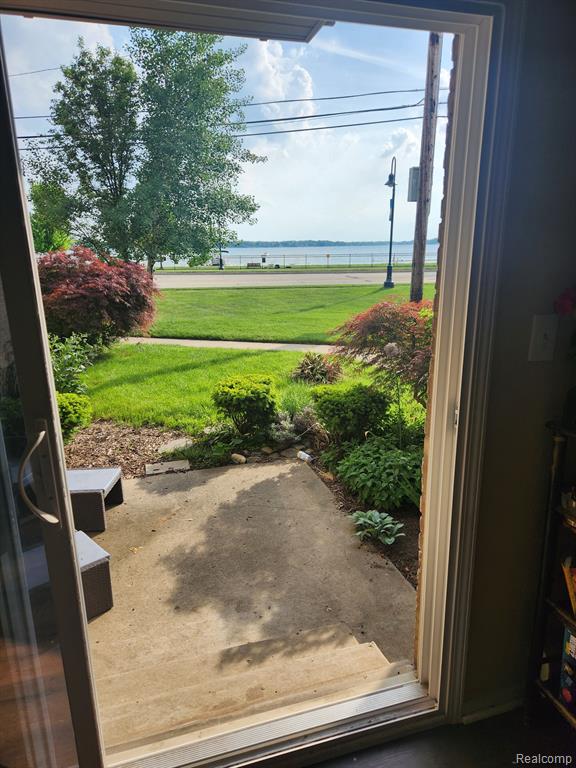 1677 Cass Lake Road, Unit B Keego Harbor, MI 48320 - Photo 6 of 16