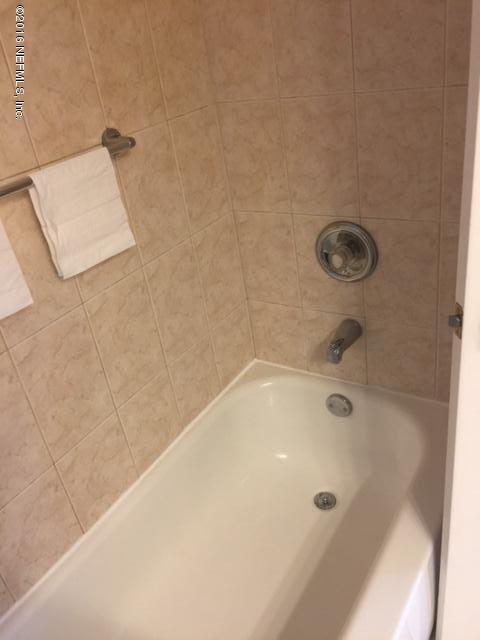 3308 St Augustine Road Jacksonville, FL 32207 - Photo 7 of 21 a bathroom with a tub