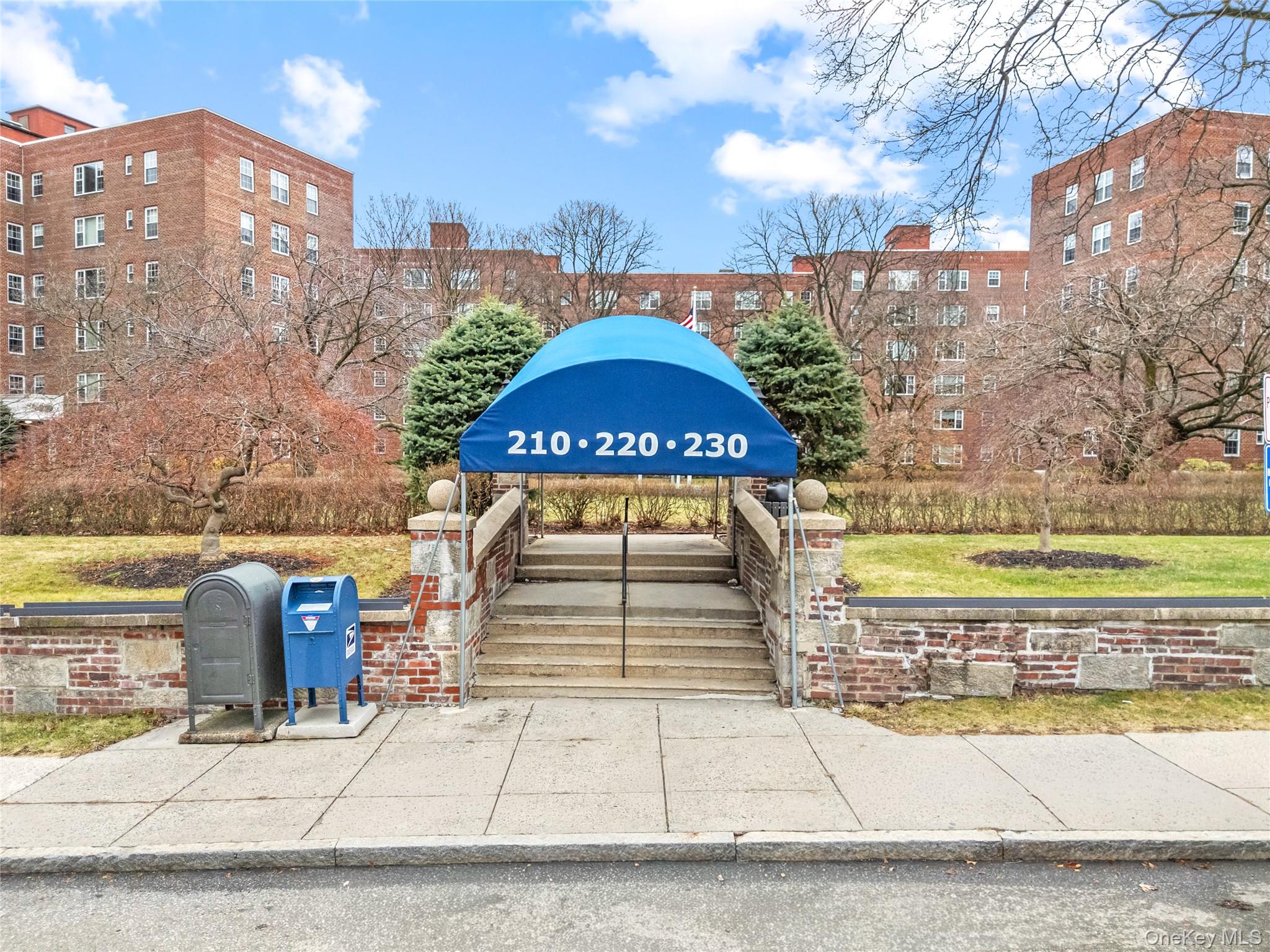 230 Pelham Road, Unit 4L New Rochelle, NY 10805 - Photo 3 of 30 230 Pelham Road, New Rochelle, NY 10805