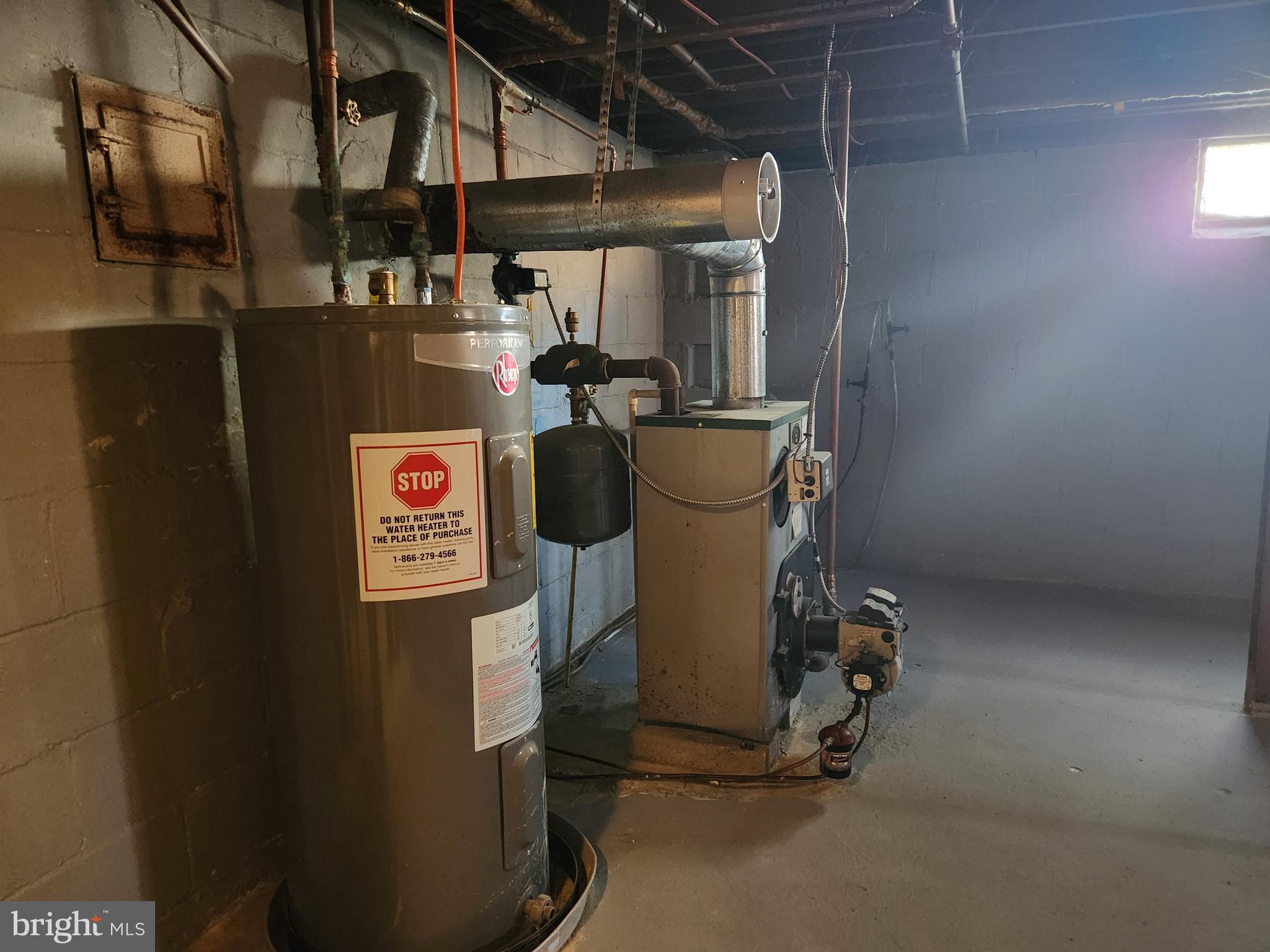 512 State Street Seaford, DE 19973 - Photo 22 of 32 a view of a storage & utility room with washer and dryer