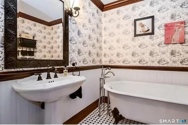 $1,850,000 | 431 West Wakefield Boulevard, Winchester, CT 06098