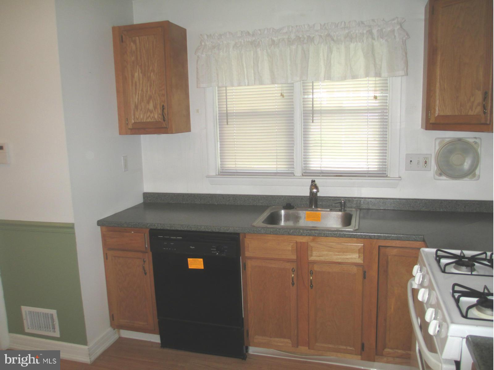 3627 Clarenell Road Baltimore, MD 21229 - Photo 2 of 13 Kitchen