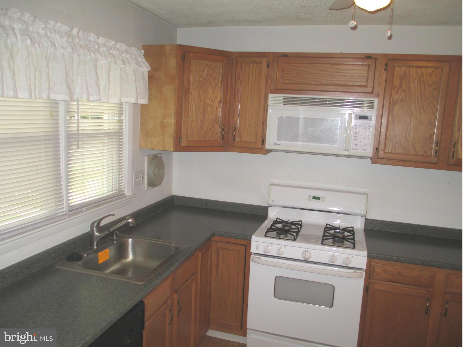 3627 Clarenell Road Baltimore, MD 21229 - Photo 3 of 13 Kitchen