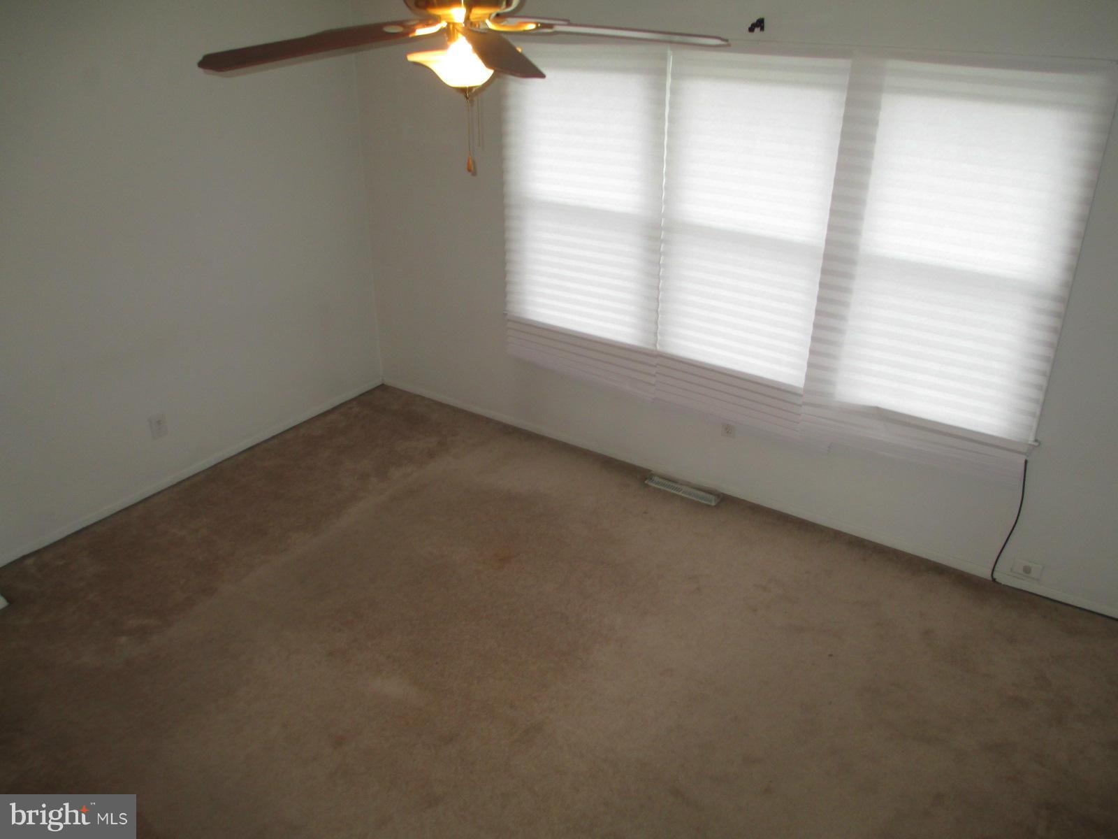 3627 Clarenell Road Baltimore, MD 21229 - Photo 7 of 13 Living Room