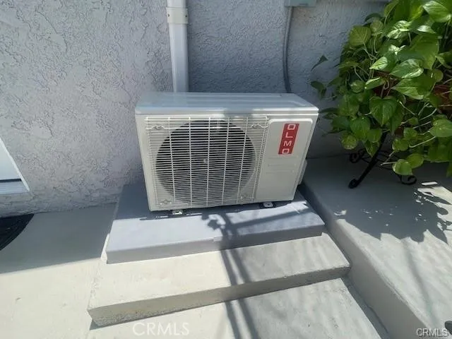a view of entryway with a flower pot