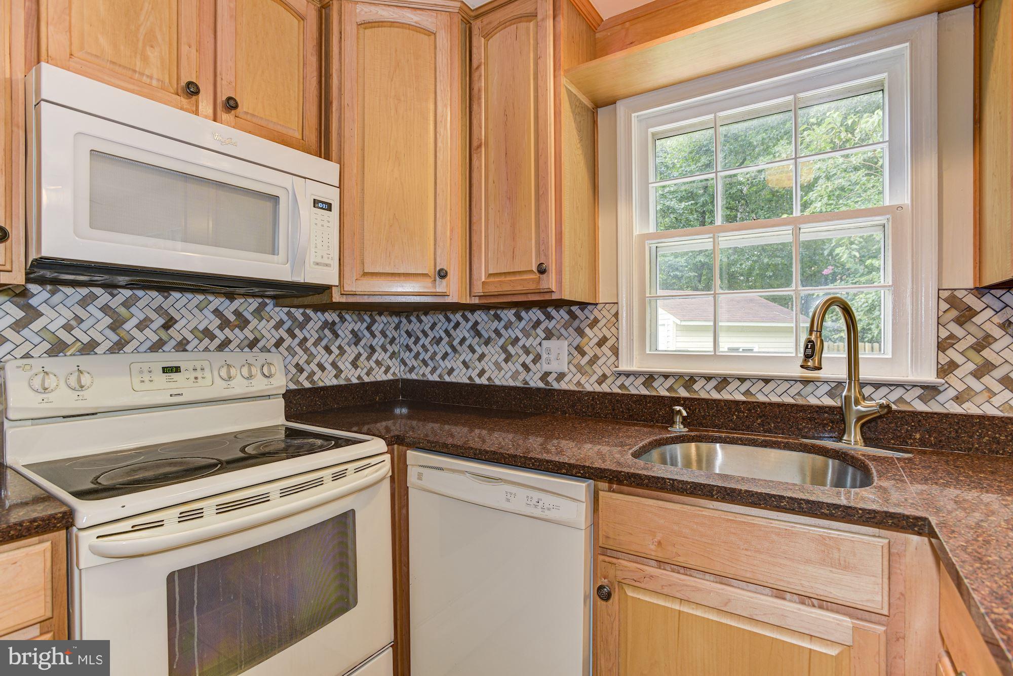 13001 North Point Lane Laurel, MD 20708 - Photo 11 of 39 Kitchen