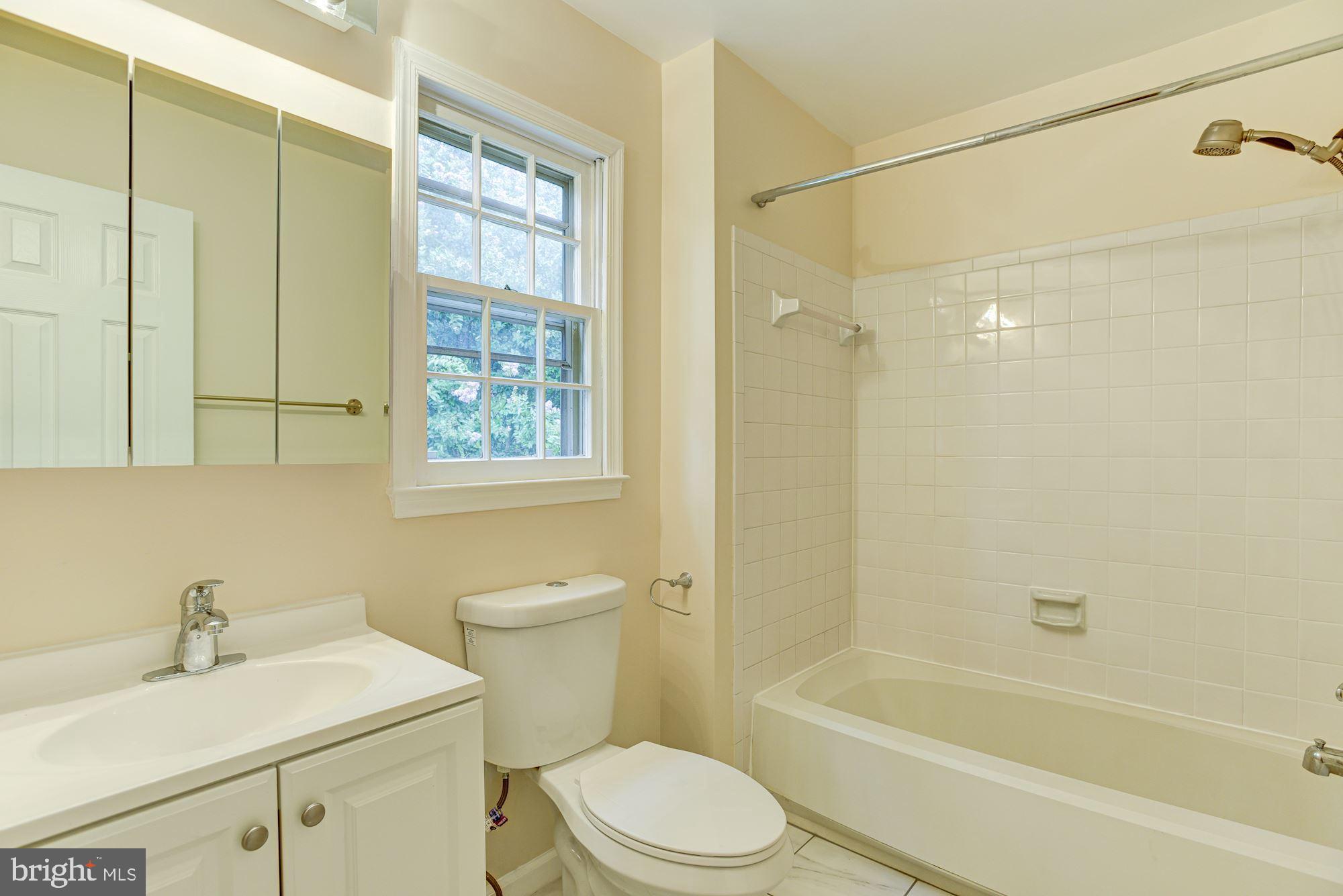 13001 North Point Lane Laurel, MD 20708 - Photo 20 of 39 Primary Bedroom Suite Bath