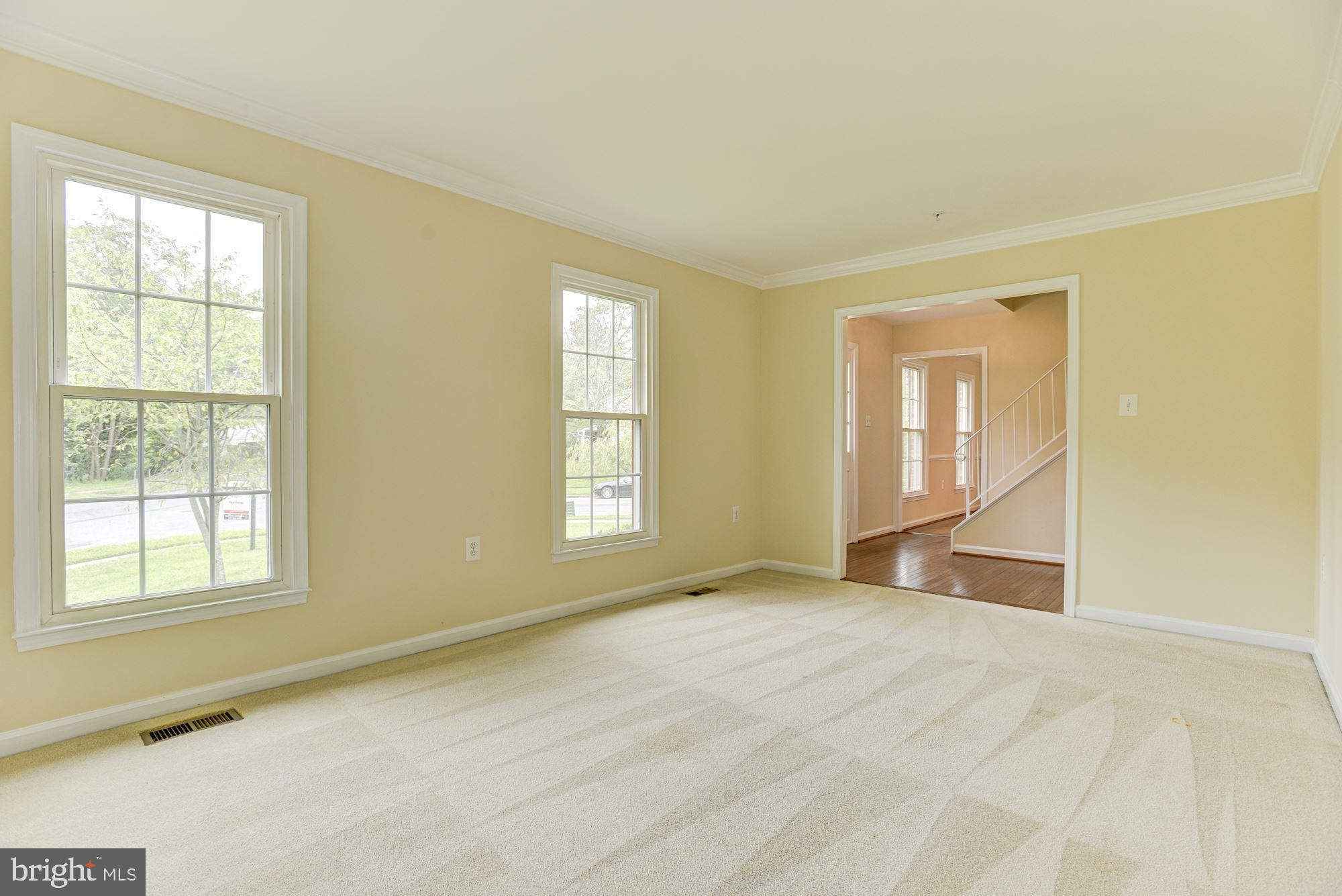 13001 North Point Lane Laurel, MD 20708 - Photo 4 of 39 Living Room