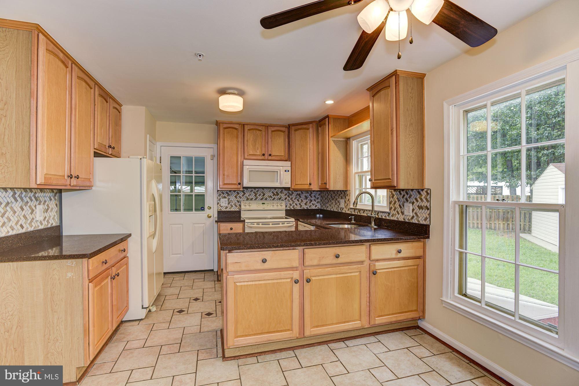 13001 North Point Lane Laurel, MD 20708 - Photo 7 of 39 Kitchen