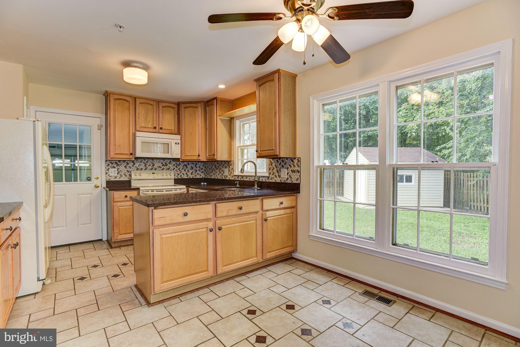 13001 North Point Lane Laurel, MD 20708 - Photo 8 of 39 Kitchen