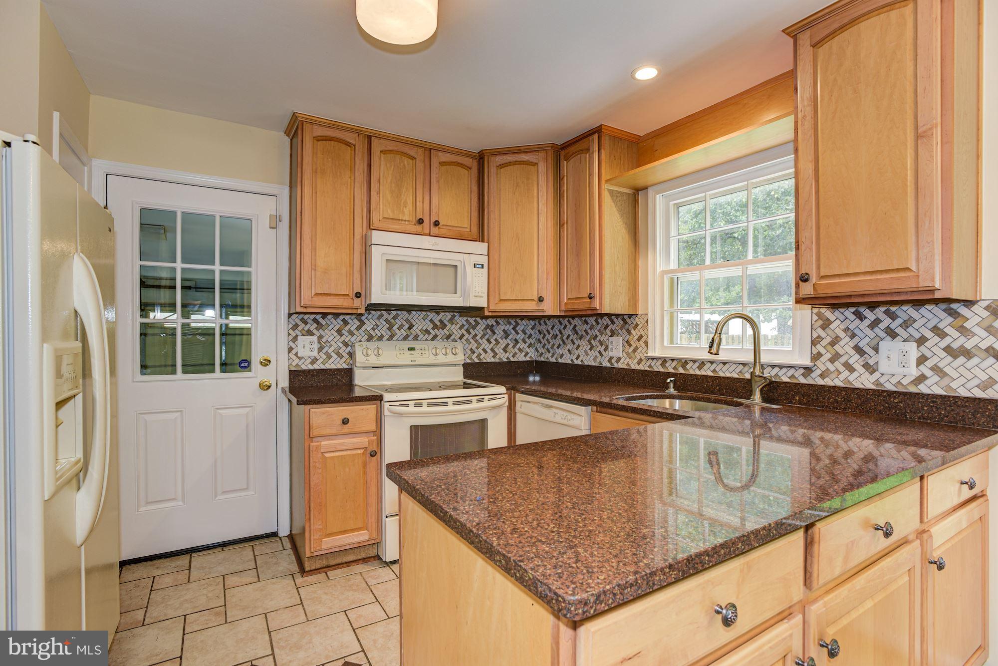 13001 North Point Lane Laurel, MD 20708 - Photo 9 of 39 Kitchen