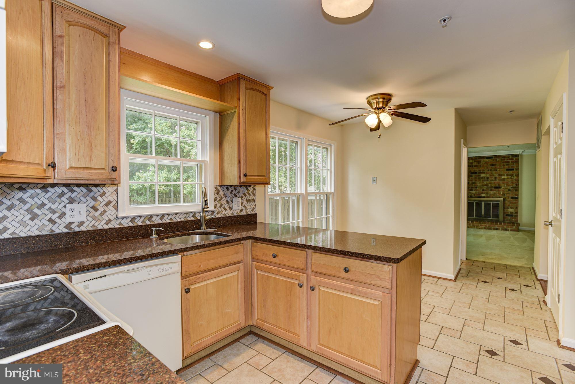 13001 North Point Lane Laurel, MD 20708 - Photo 10 of 39 Kitchen