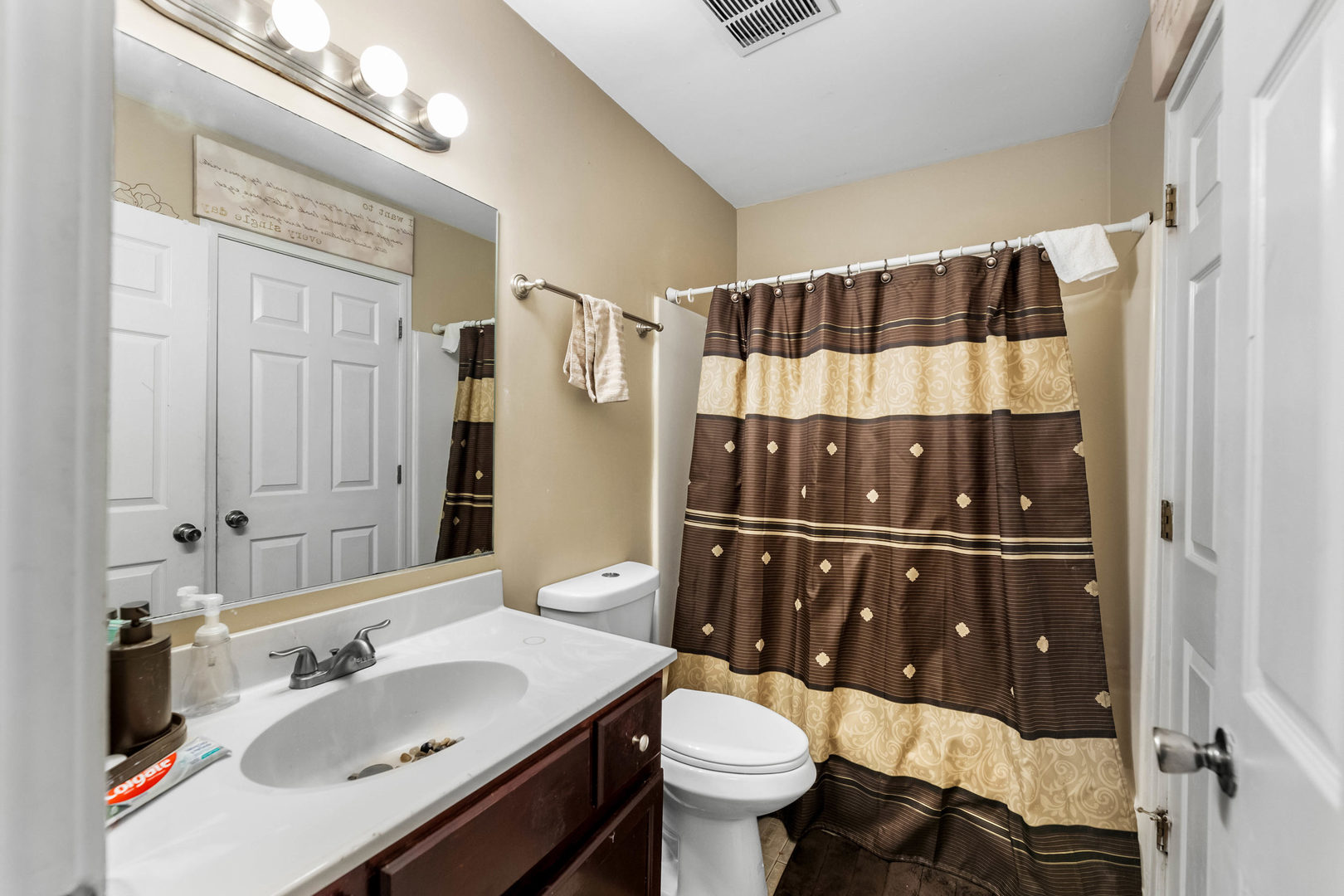 2295 Windsor Lane Country Club Hills, IL 60478 - Photo 9 of 12 a bathroom with a sink toilet and shower