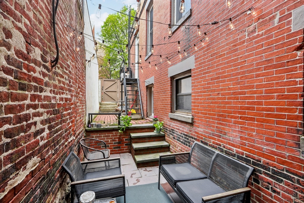 431 Shawmut Avenue, Unit 2 Boston, MA 02118 - Photo 23 of 25 a outdoor view with sitting space