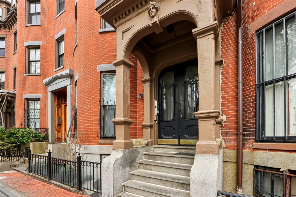 431 Shawmut Avenue, Unit 2 Boston, MA 02118 - Photo 5 of 25 a view of a house with large windows