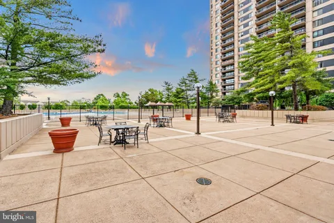 $289,900 | 3701 South George Mason Drive, Unit 916N, Falls Church, VA 22041