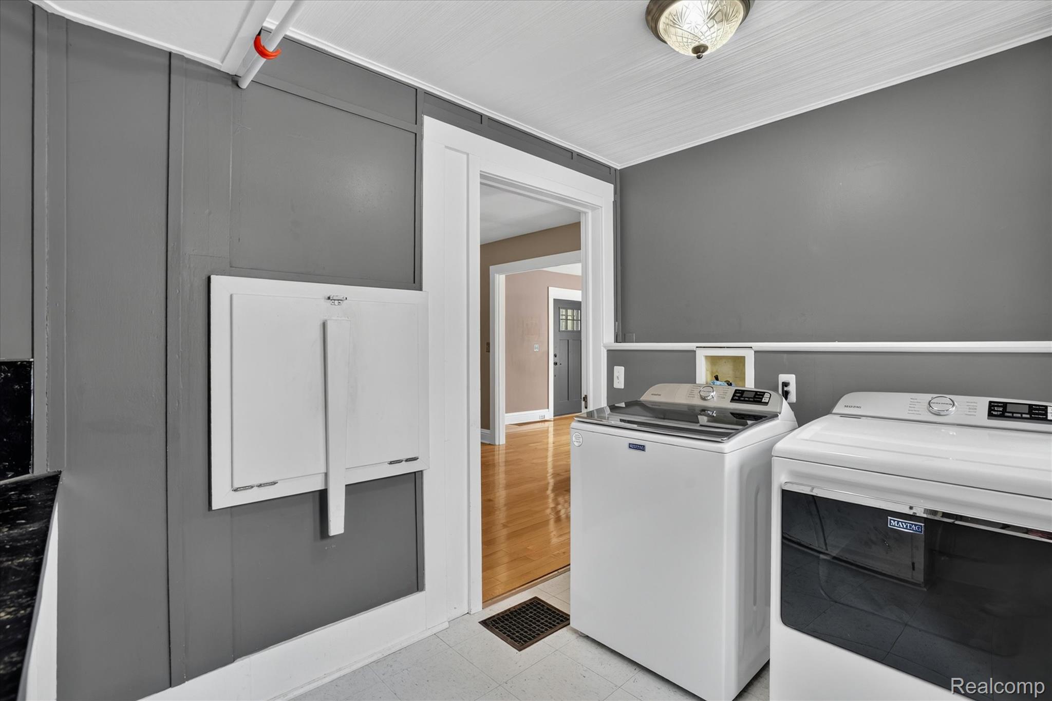 410 South Center Street Howell, MI 48843 - Photo 12 of 47 37-410-S-Center-St-Howell-MI-48843-WindowStill.jpg