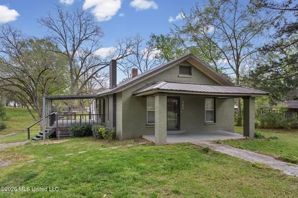 $199,900 | 141 South Senter Street, Byhalia, MS 38611