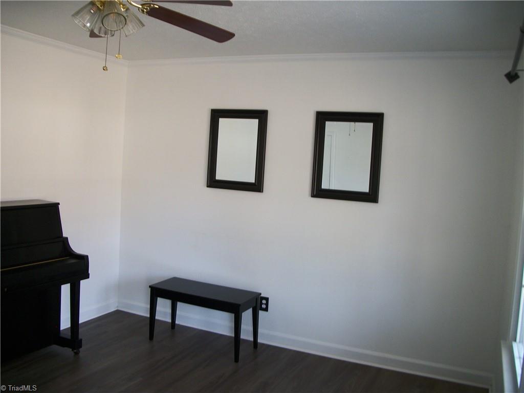 184 Brightwood Road, Unit BRIGHTWOOD Eden, NC 27288 - Photo 5 of 21 living room