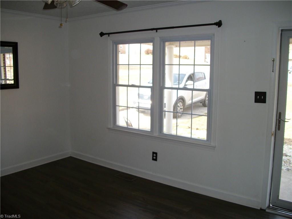 184 Brightwood Road, Unit BRIGHTWOOD Eden, NC 27288 - Photo 6 of 21 living room