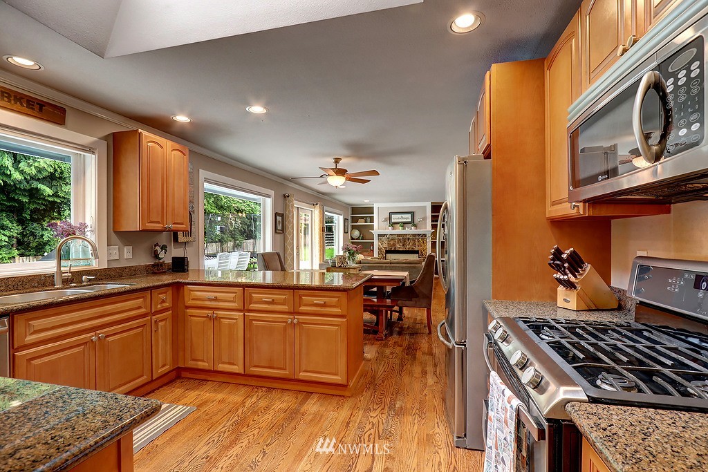 22217 Brier Road Brier, WA 98036 - Photo 7 of 25 Gallery Image 7